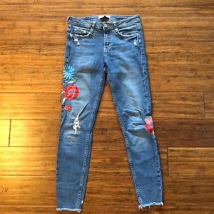 Zara raw hem mid rise embroidered denim jeans